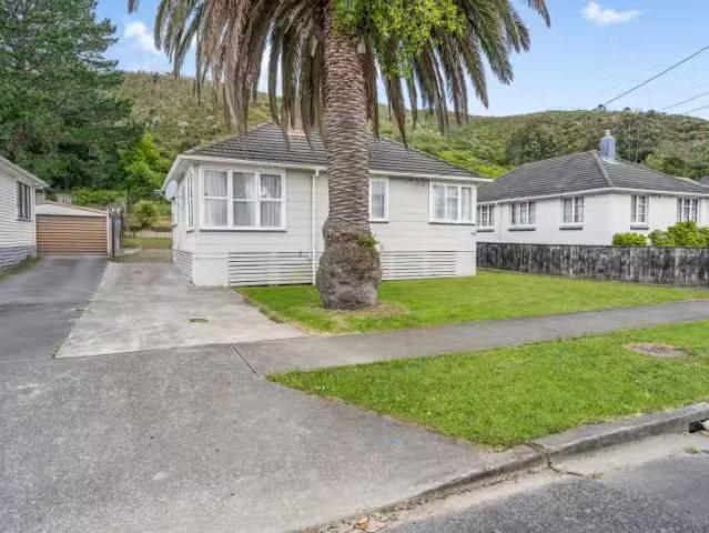 House for sale in Days Bay, Wellington