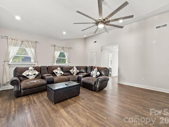 House for sale in Benton Heights, Monroe