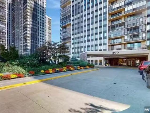 Condo for sale in Fort Lee Condo for sale in Fort Lee