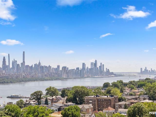 Condo for sale in Cliffside Park, New Jersey
