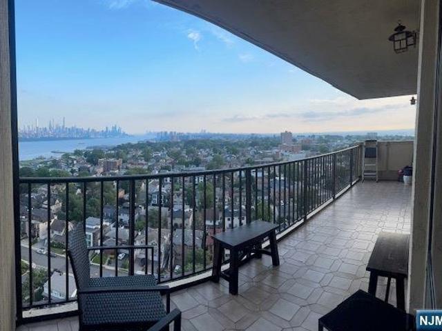 Condo for rent in Cliffside Park