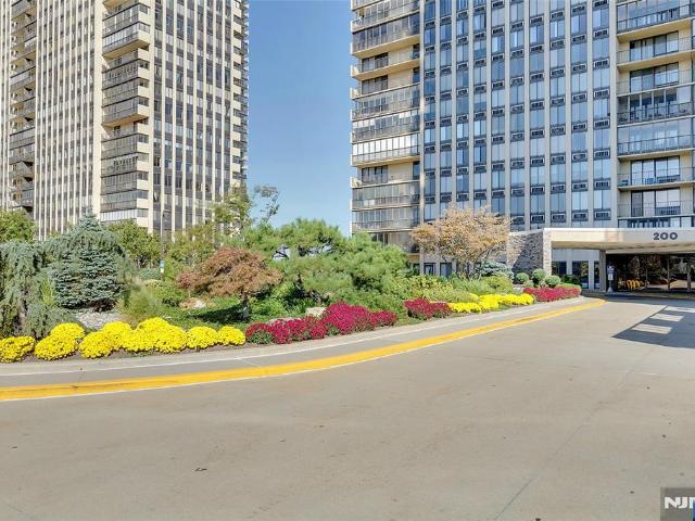 Condo for sale in Cliffside Park, New Jersey