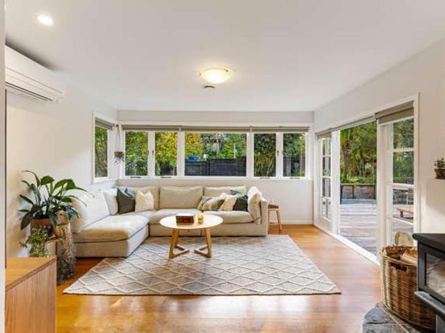 House for sale in Oratia