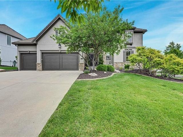 House for sale in Lenexa, Johnson County