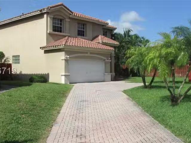 House for rent in Hollywood