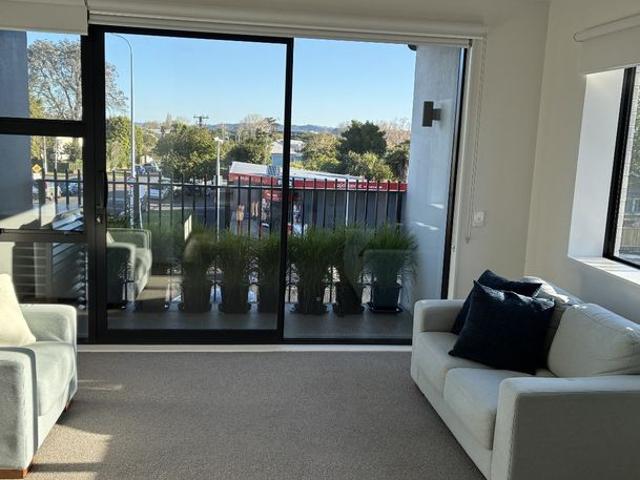 Apartment for rent in Point Chevalier, Albert-Eden