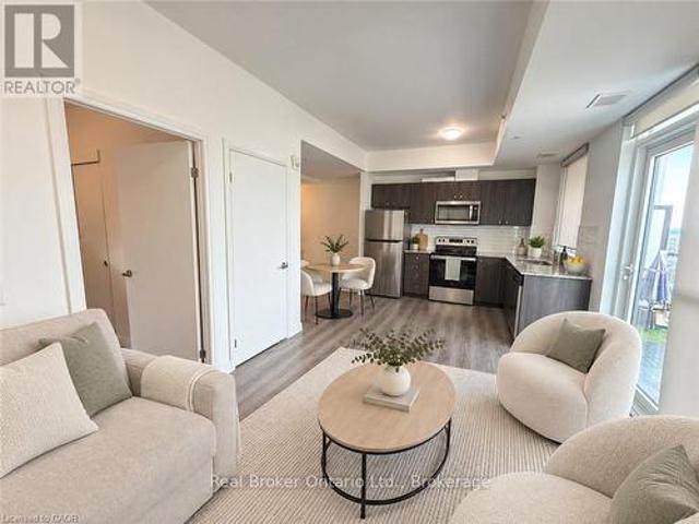Condo for sale in Country Hills, Kitchener