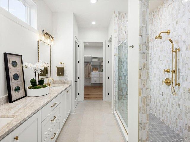 Condo for sale in Baldwin Place, New York