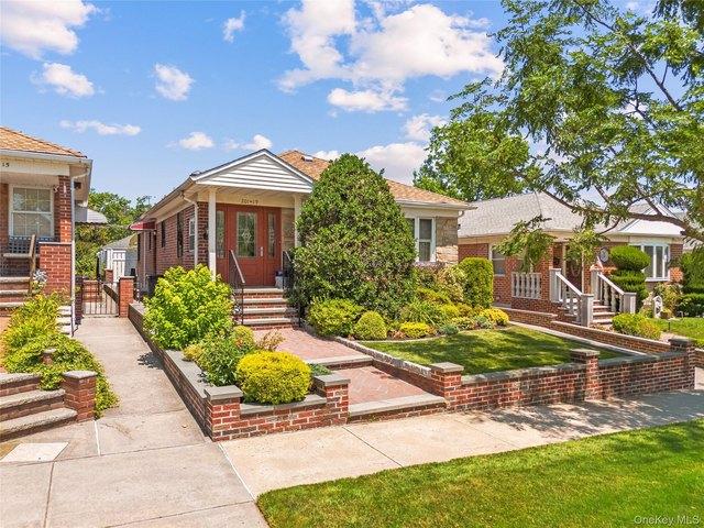 House for sale in Queens, Arverne