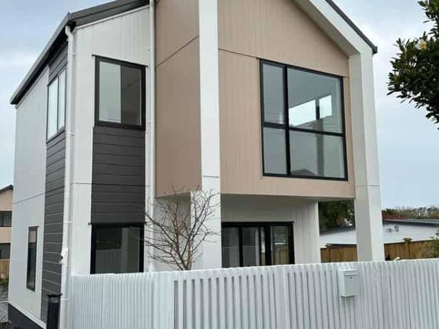 House for rent in Oratia, Oroua County