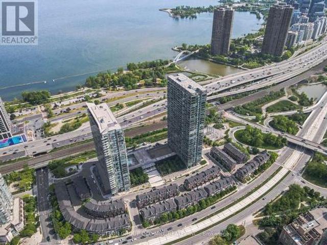 Condo for sale in Parkdale—High Park, Toronto