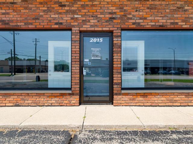 Commercial for sale in Fort Gratiot