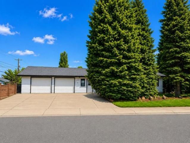 House for sale in Agnes Davidson, Lethbridge