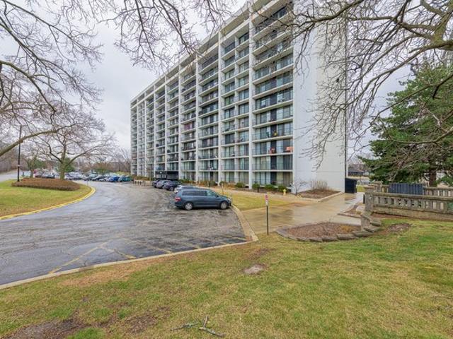 Condo for sale in Lombard, Illinois