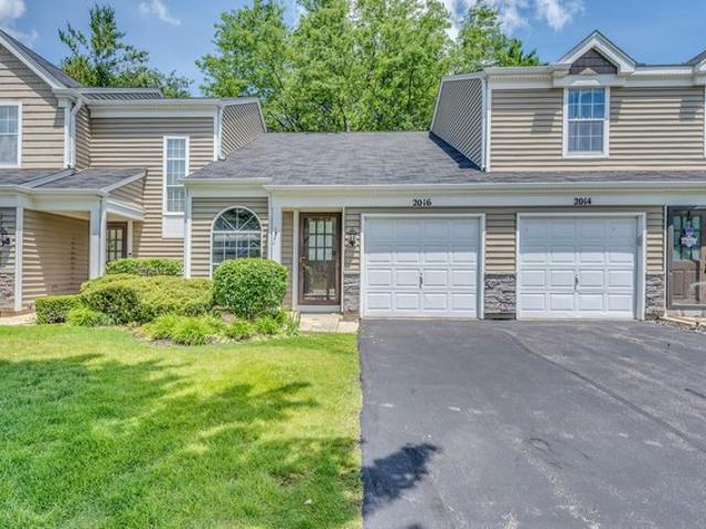 Townhouse for sale in Elgin, Illinois