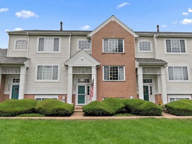 Townhouse for sale in Mchenry, Illinois