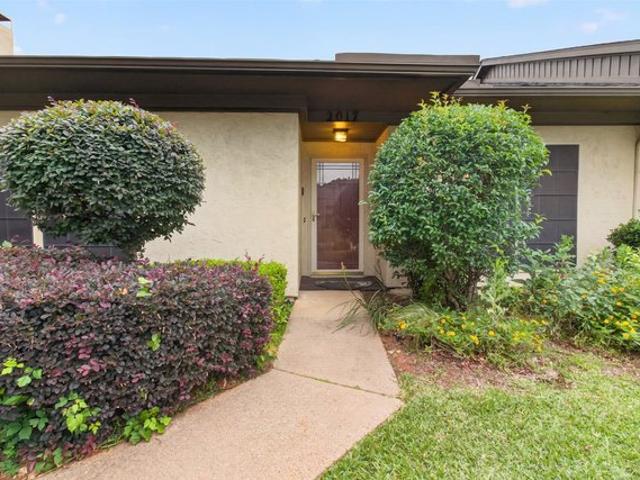 Townhouse for sale in Grapevine, Texas