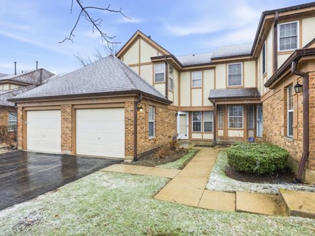 Townhouse for sale in Streamwood, Illinois
