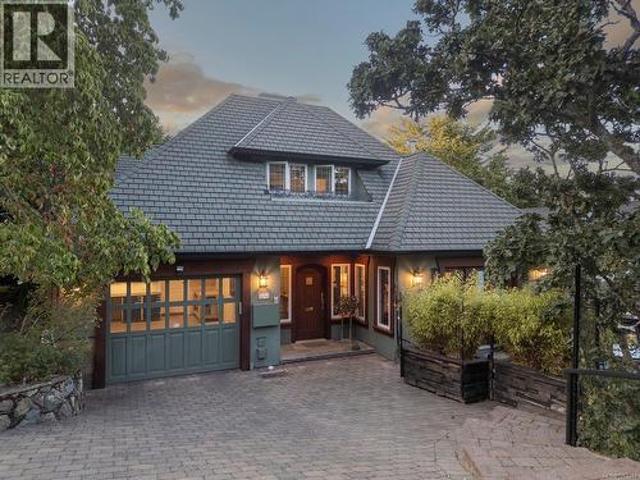 House for sale in Gonzales, Victoria