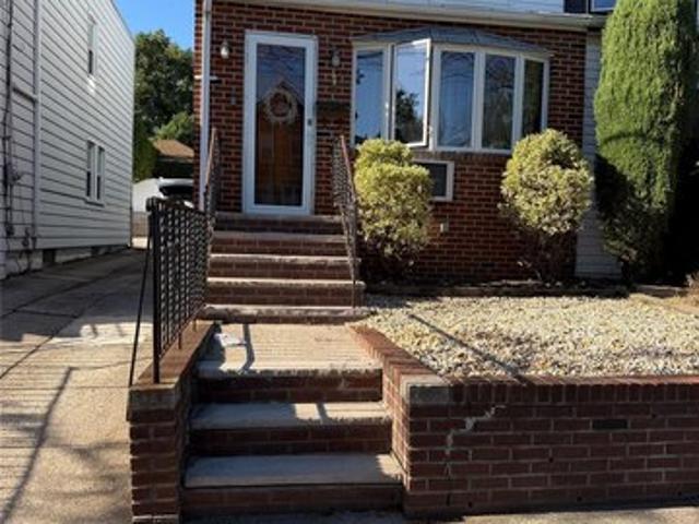 House for sale in Queens, Arverne