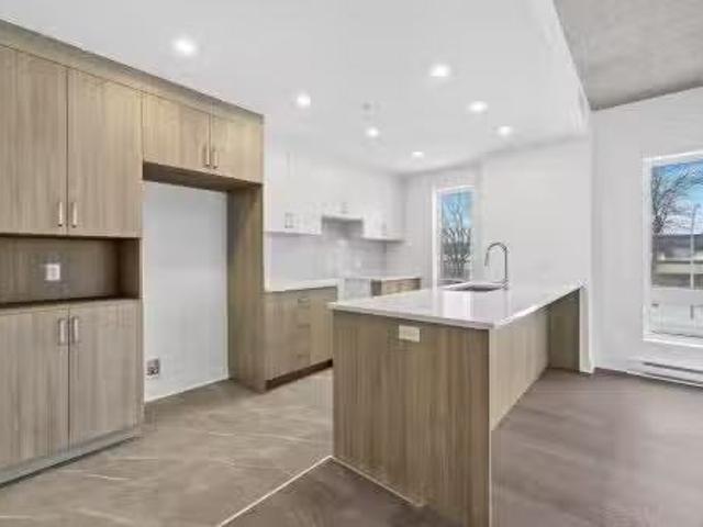 Condo for sale in Pointe-Claire, Montréal (région administrative)