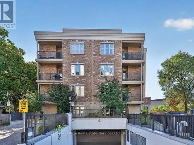Condo for sale in Oakville, Golden Horseshoe