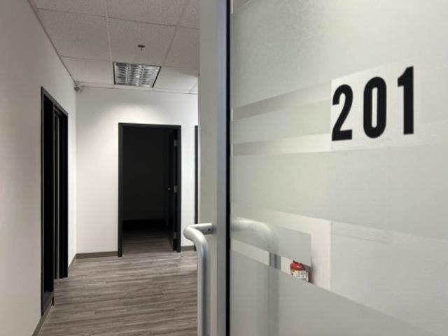 Commercial for rent in La Prairie, Montérégie