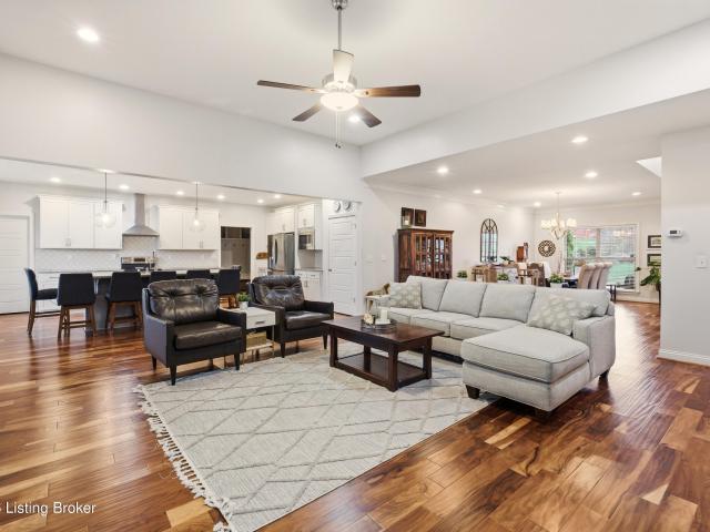 House for sale in Simpsonville, Kentucky