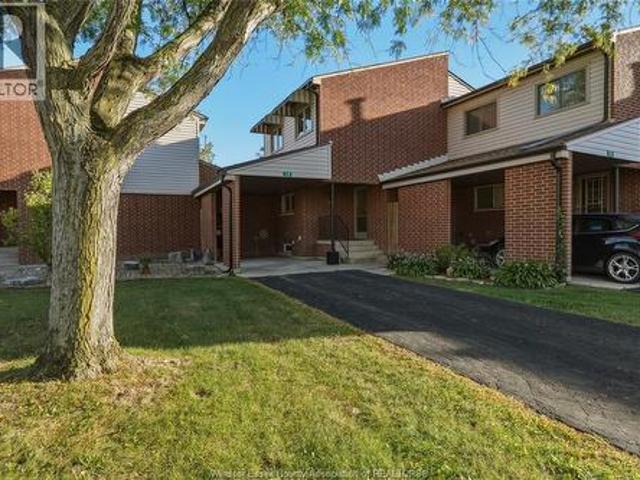 Townhouse for sale in Harrow, Town of Essex