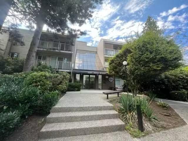 Condo for rent in Surrey, British Columbia