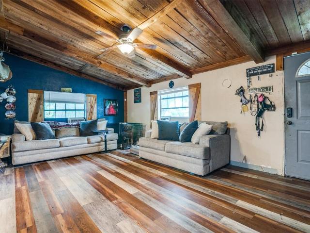 House for sale in Quinlan