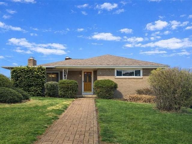 House for sale in Elizabeth, Pennsylvania
