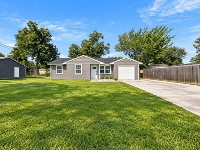 House for sale in Highlands, Harris County