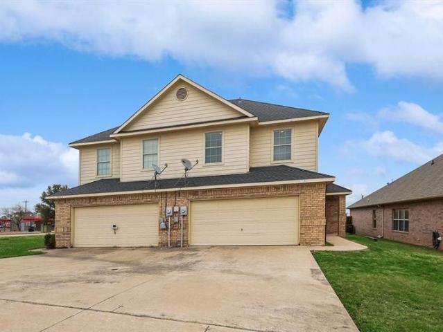 Duplex for sale in Aubrey