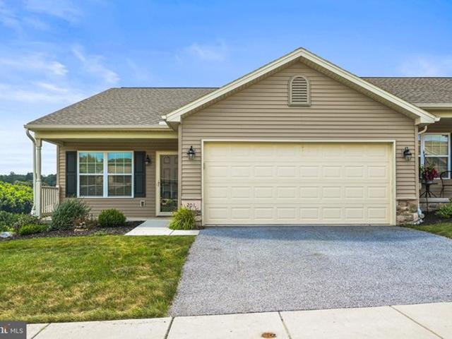 Townhouse for sale in Red Lion, Pennsylvania