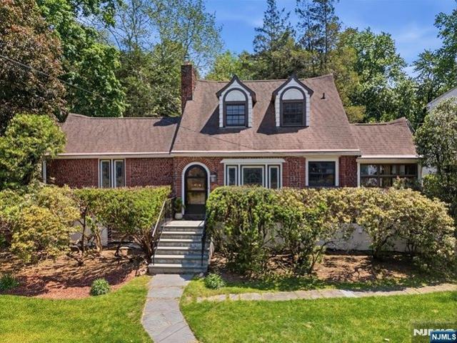 House for sale in Cedar Grove, New Jersey