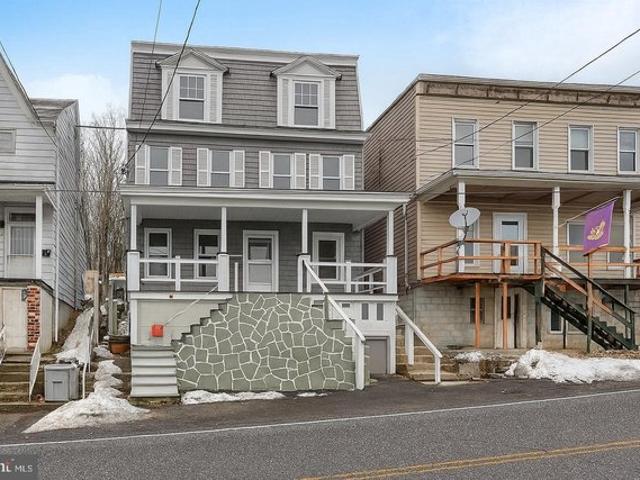Townhouse for sale in Cumbola, Pennsylvania