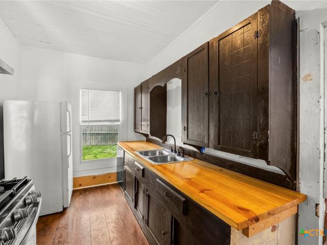 House for sale in Milam, Texas