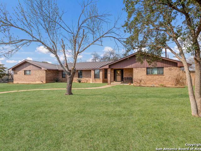 House for sale in Cotulla