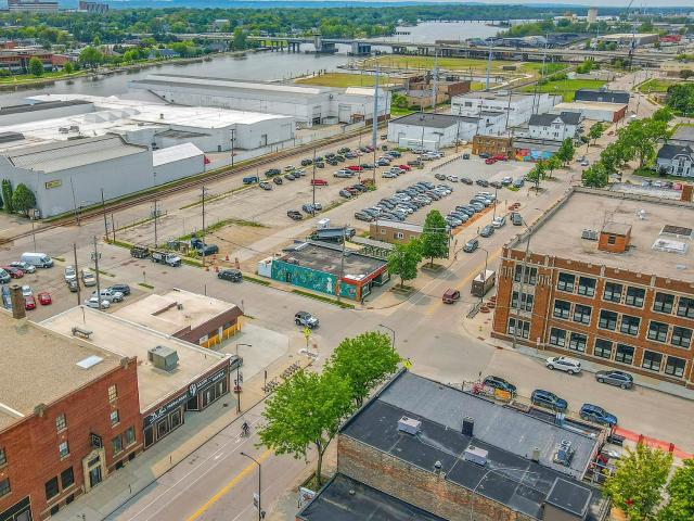 Commercial for sale in Green Bay