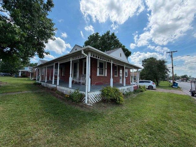 House for sale in Fairfield, Illinois