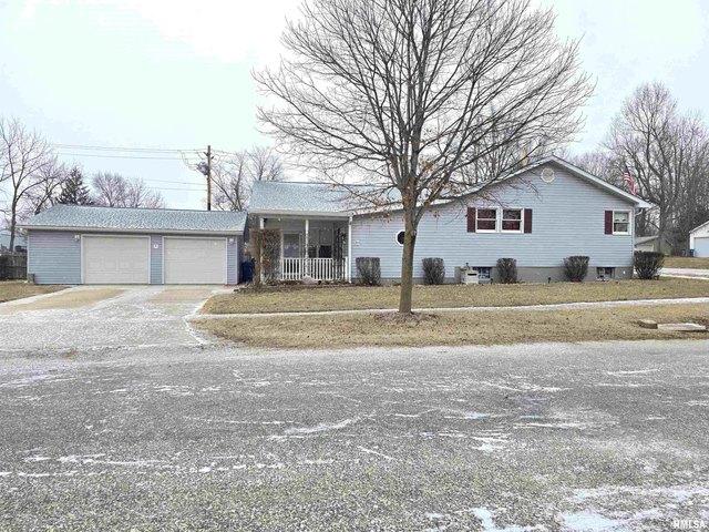 House for sale in Virginia, Illinois