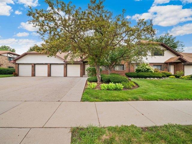 Condo for sale in Itasca, Illinois