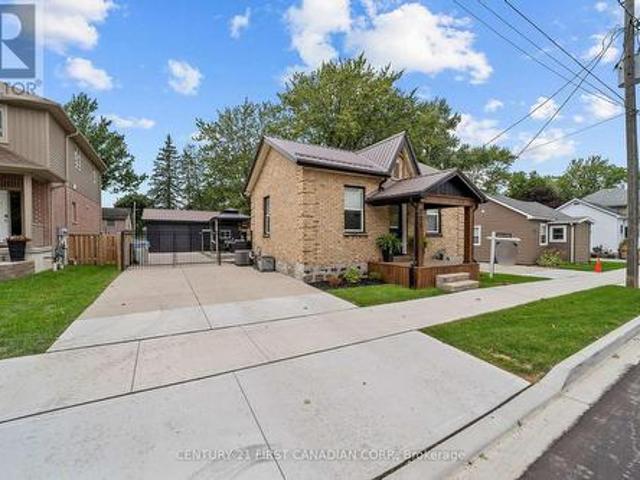 House for sale in Lucan-biddulph, Ontario