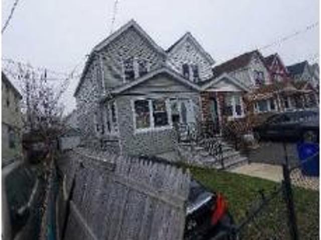 House for sale in Queens, Arverne