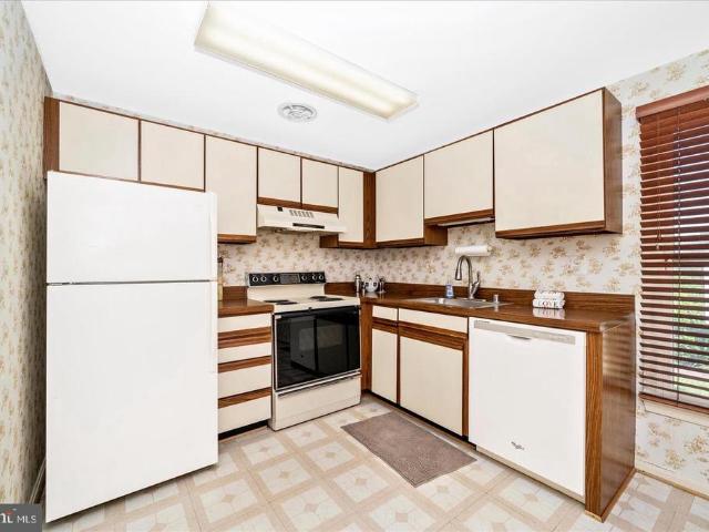 Townhouse for sale in Essex Place, Montgomery Village