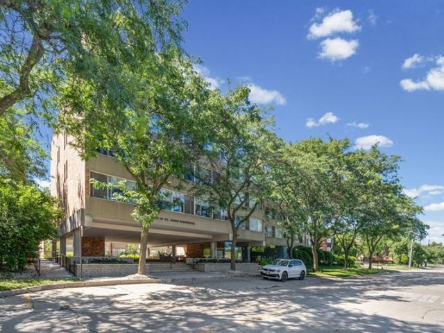 Condo for sale in Highland Park, Illinois