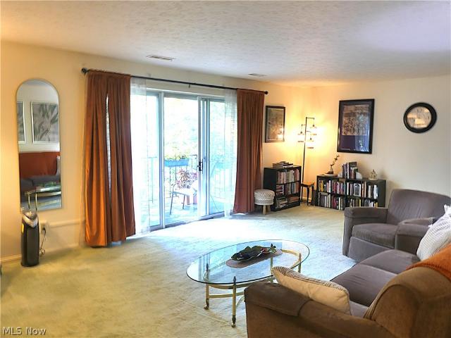 Condo for sale in Compton Court, Westlake