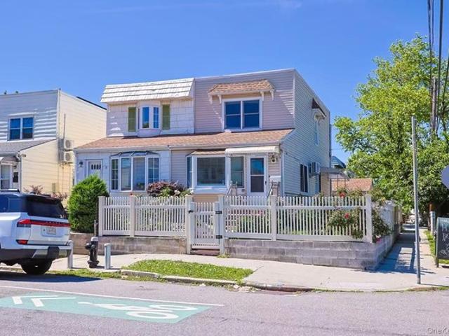 House for sale in Queens, Arverne