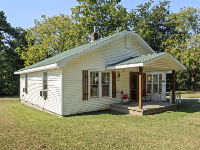 House for sale in Colesburg, Burns